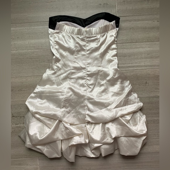 NWOT Mini Ruffle Dress - Picture 2 of 6